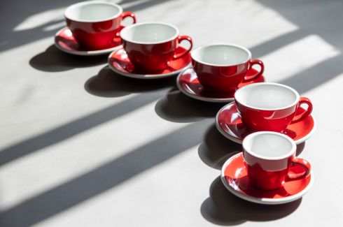 Loveramics Egg - Cafe Latte 300 ml Saucer - Red