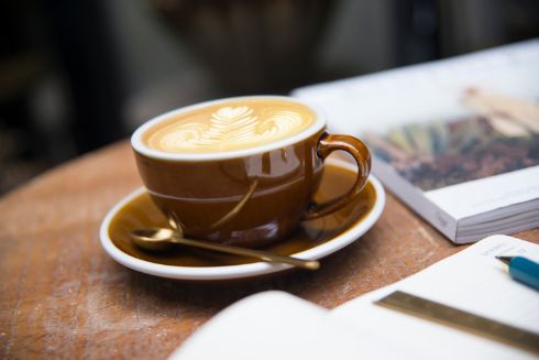 Loveramics Egg - Flat White 150 ml Cup and Saucer - Caramel